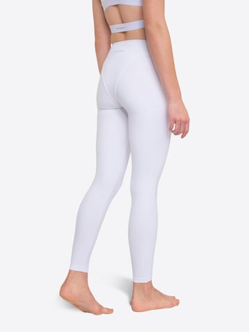 OCEANSAPART - Skinny Leggings 'Alessia' en blanco