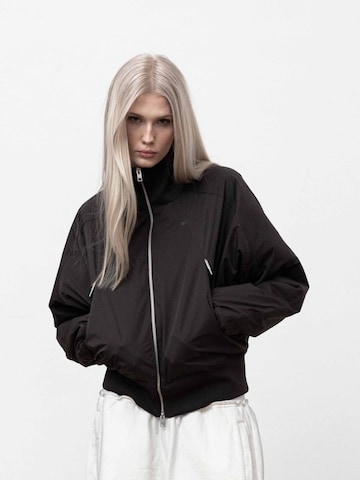 ENRAGE Overgangsjakke 'AUDIO BOMBER JACKET' i brun