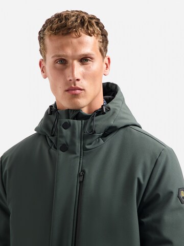 zaļš No Excess Funkcionāla jaka