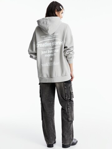 Pull&Bear Sweatshirt in Grau