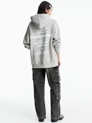 Pull&Bear Sweatshirt in Grau