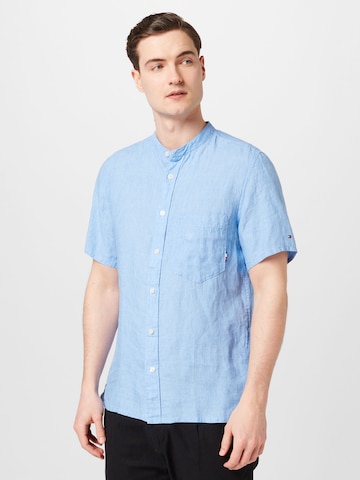 TOMMY HILFIGER - Ajuste regular Camisa 'MANDARIN' en azul: frente