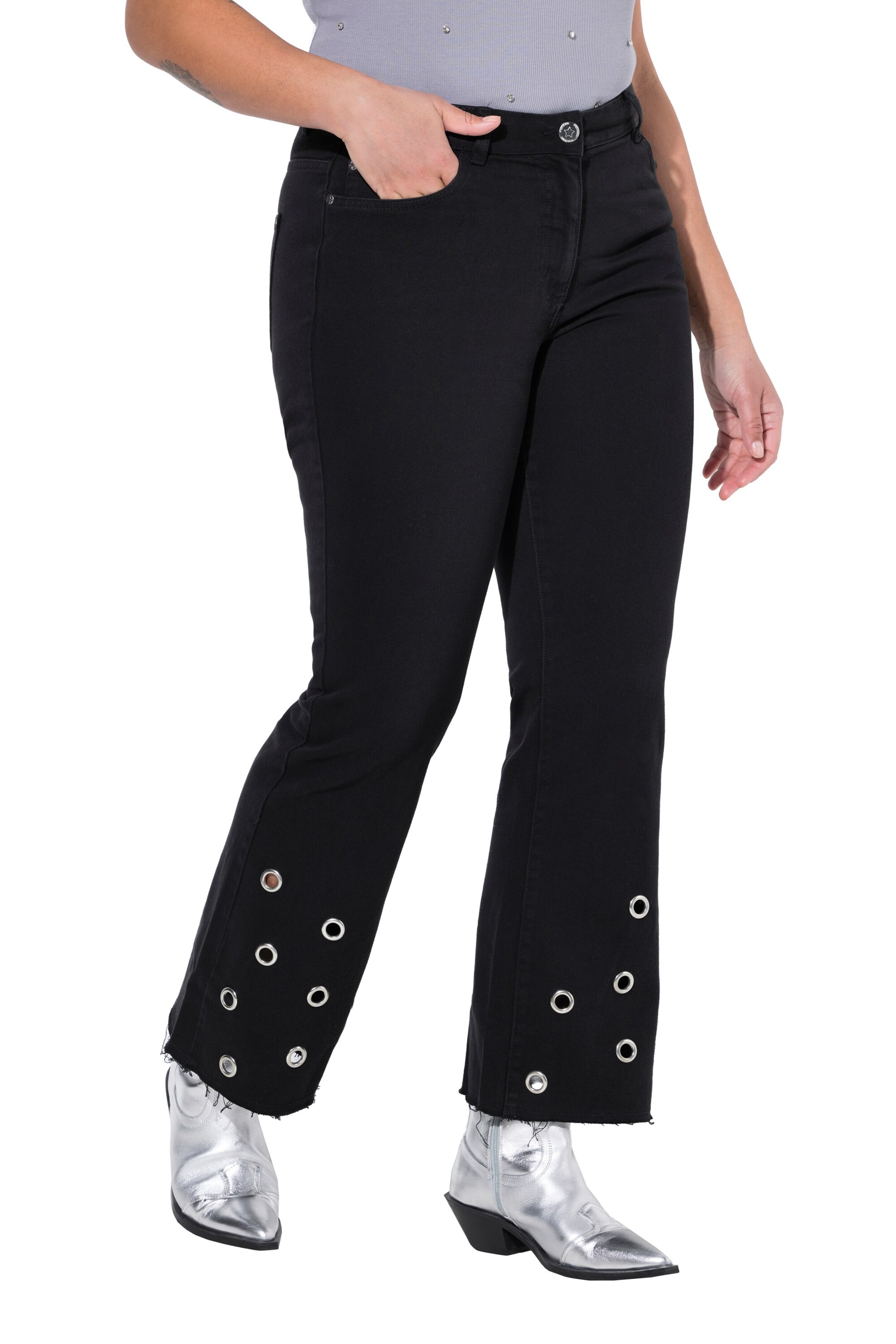 Angel of Style Flared Jeans in Black: front