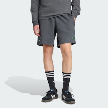 ADIDAS PERFORMANCE - Loosefit Pantalón deportivo 'Mercedes-Benz AMG Petronas Formula One Team' en gris