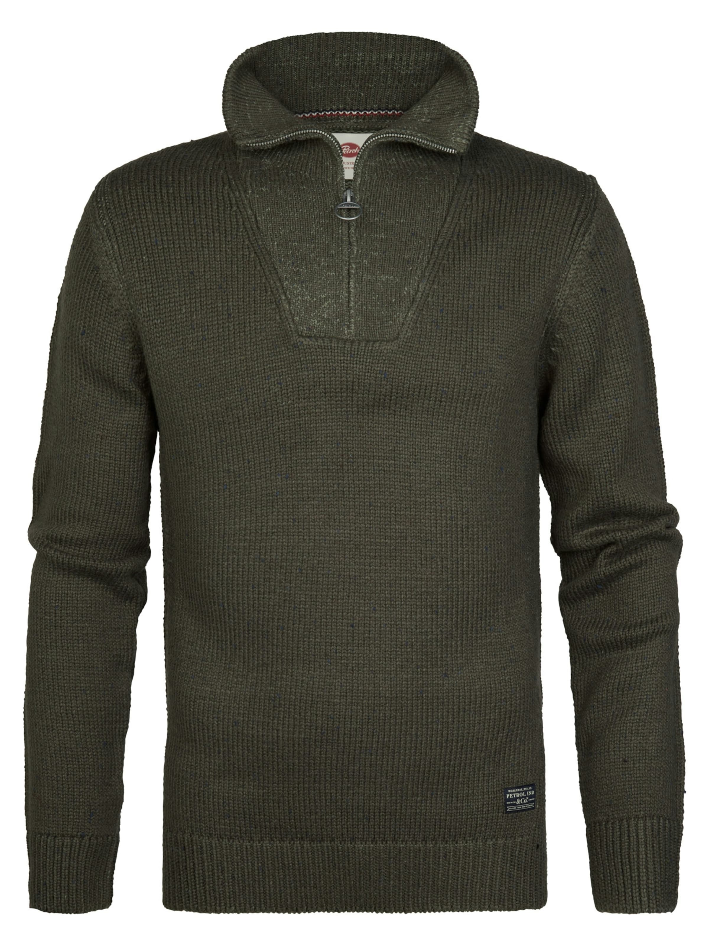 Pullover di Petrol Industries in verde: frontale