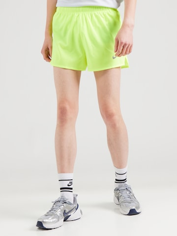 NIKE Regular Urheiluhousut 'FAST' värissä vihreä: etupuoli