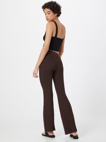 évasé Pantalon 'Orina' WEEKDAY en marron