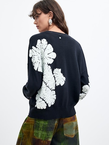 juoda Desigual Megztinis