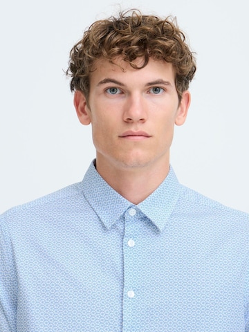 Coupe regular Chemise business ' CFFRIDI ' Casual Friday en bleu