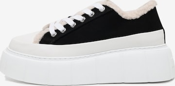 Baskets basses 'Matilda' INUIKII en noir : devant