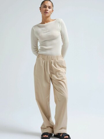 Seamless Basic Regular Pants ' Lago pants ' in Beige