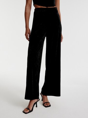 EDITED Wide leg Broek 'Dahlia' in Zwart: voorkant