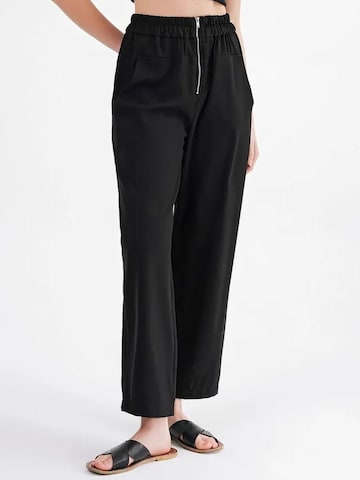 Pantaloni di MixRay in nero: frontale