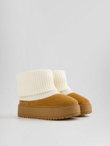 Bershka Snowboots in Beige