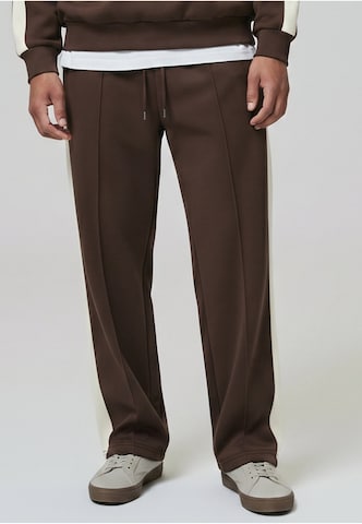 Urban Classics Loosefit Hose in Braun: Vorderseite