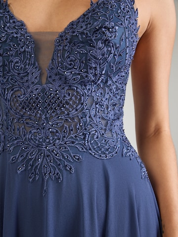 Rochie de seară de la mascara pe albastru