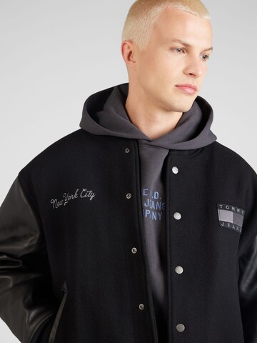 Tommy Jeans Jacke 'ARCHIVE VARSITY' in Schwarz