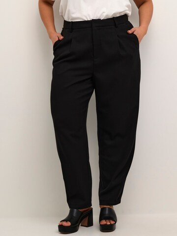 Loosefit Pantaloni con pieghe 'KCMerla' di KAFFE CURVE in nero: frontale