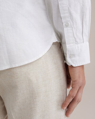 WE Fashion Slim fit Skjorta i vit