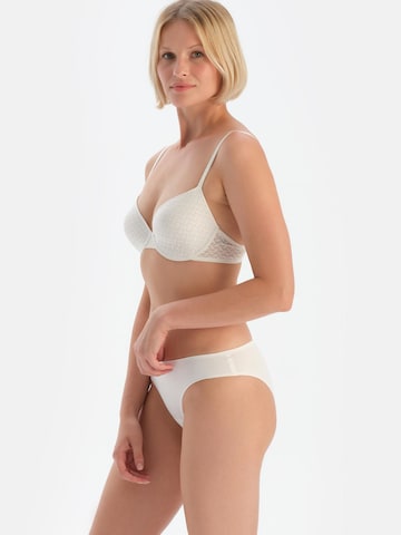 Dagi - Braga en blanco