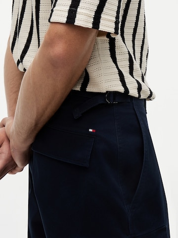 Loosefit Pantalon cargo TOMMY HILFIGER en bleu