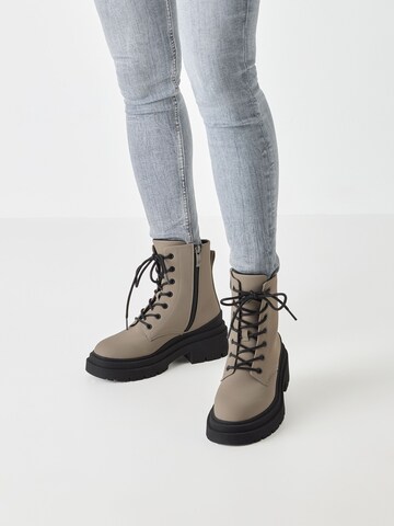Tamaris Schnürstiefelette in Beige: Vorderseite