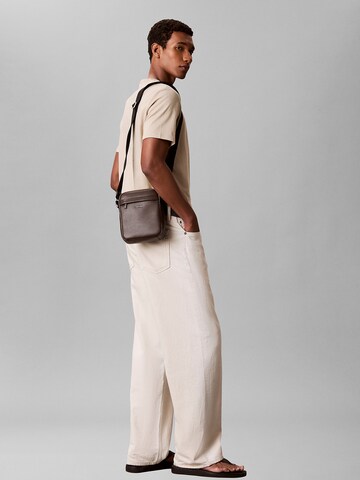 Calvin Klein Regular Schoudertas in Bruin: voorkant