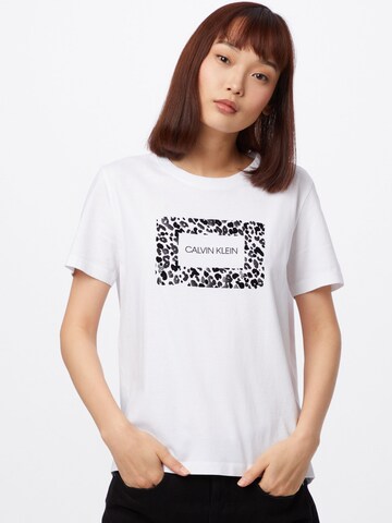 T-shirt Calvin Klein en blanc : devant