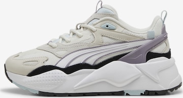 Baskets basses PUMA en gris : devant
