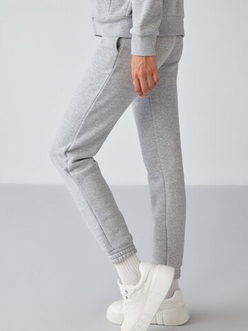 Grimelange Tapered Παντελόνι σε γκρι