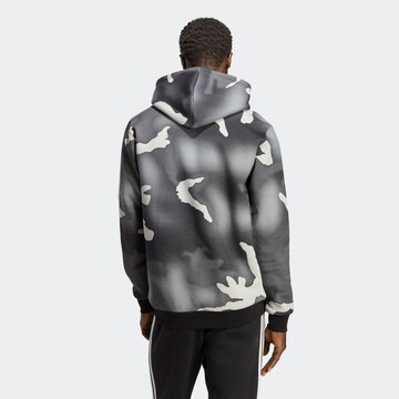 ADIDAS ORIGINALS Sweatshirt 'Graphics Camo Allover Print' in Schwarz