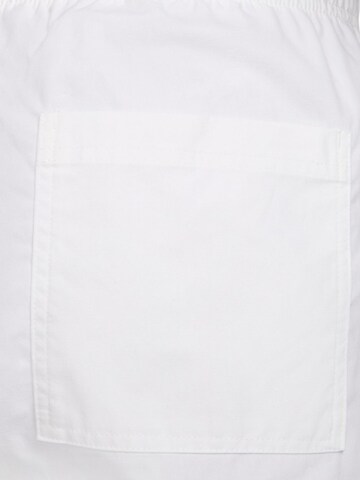 Tapered Pantaloni 'Club Barcelona' di Nike Sportswear in bianco