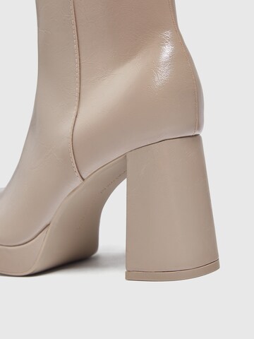 Pull&Bear Bootie in Beige