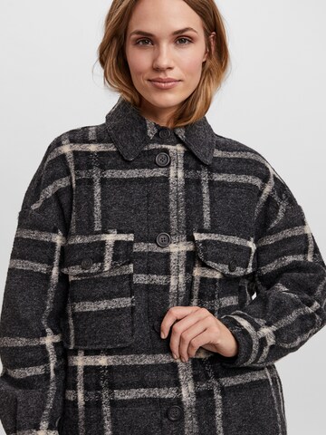 Manteau mi-saison 'VMChrissie' VERO MODA en gris