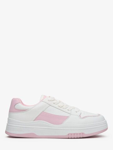 Baskets basses '23012' ES8 en blanc