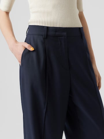 Regular Pantalon à plis 'MIRALEA' VERO MODA en bleu