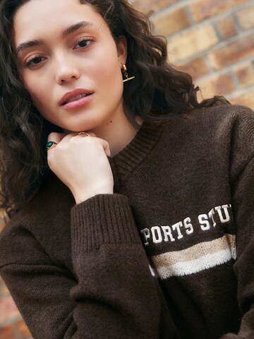 Next Sweter w kolorze brązowy