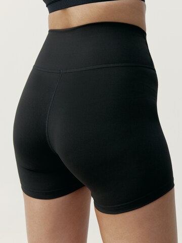 Born Living Yoga Skinny Sports trousers ' Laver ' in Black