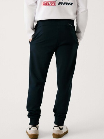 regular Pantaloni 'ESSENTIAL' di Red Bull Racing x Pepe Jeans in blu