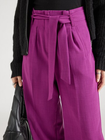 Wide leg Pantaloni con piega frontale 'Neva Timba' di King Louie in lilla