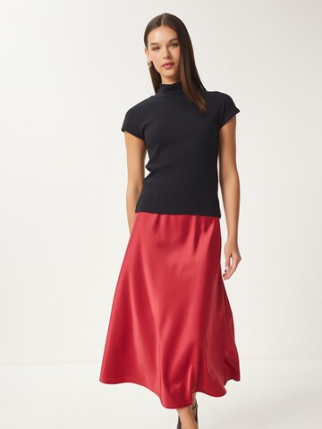 Happiness İstanbul Hame värissä punainen