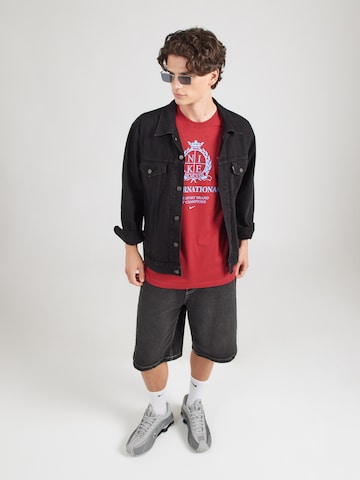 Nike Sportswear - Camisa em vermelho