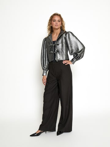 DESIRES Overgangsjakke 'Lou' i sølv