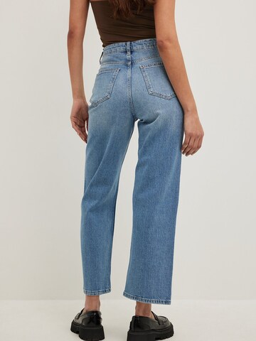 NA-KD Regular Jeans in Blau
