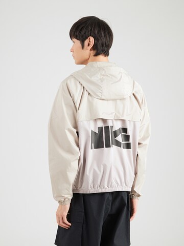 Nike Sportswear Välikausitakki värissä beige: etupuoli