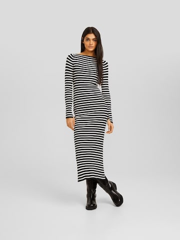 Bershka Kleid in Schwarz: predná strana