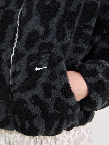 Nike Sportswear Fleecetakki värissä musta