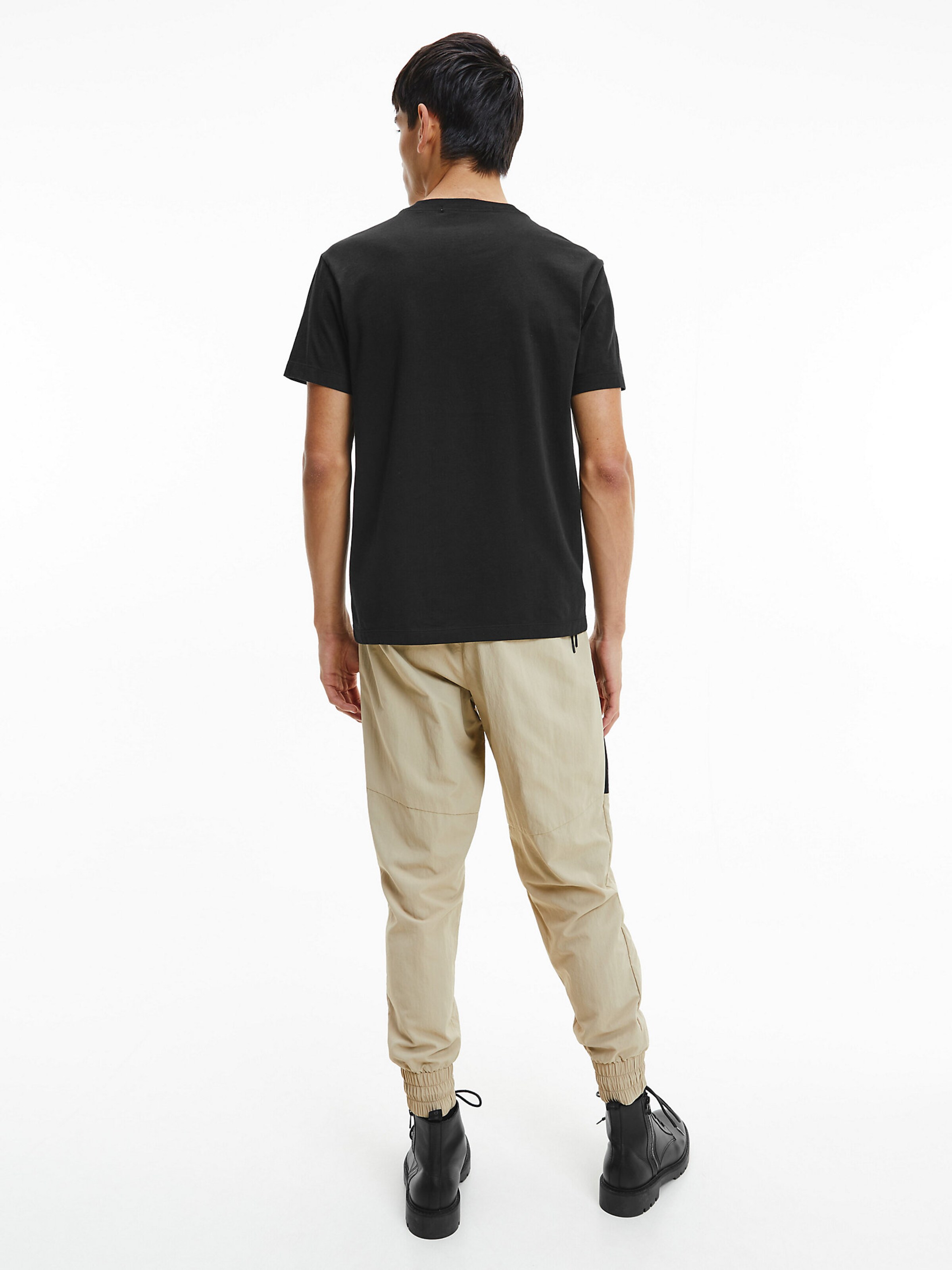 Männer Shirts Calvin Klein Jeans T-Shirt in Schwarz - SV33001