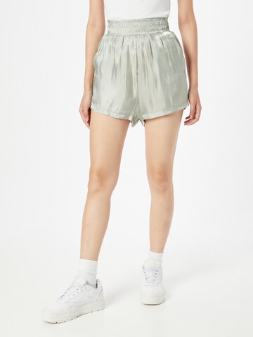 In The Style Loosefit Shorts 'NAOMI' in Grün: predná strana