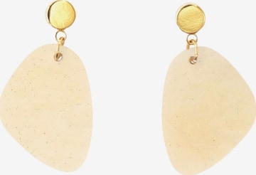 Fräulein Wunder Earrings 'Acetat Amy' in Beige: front